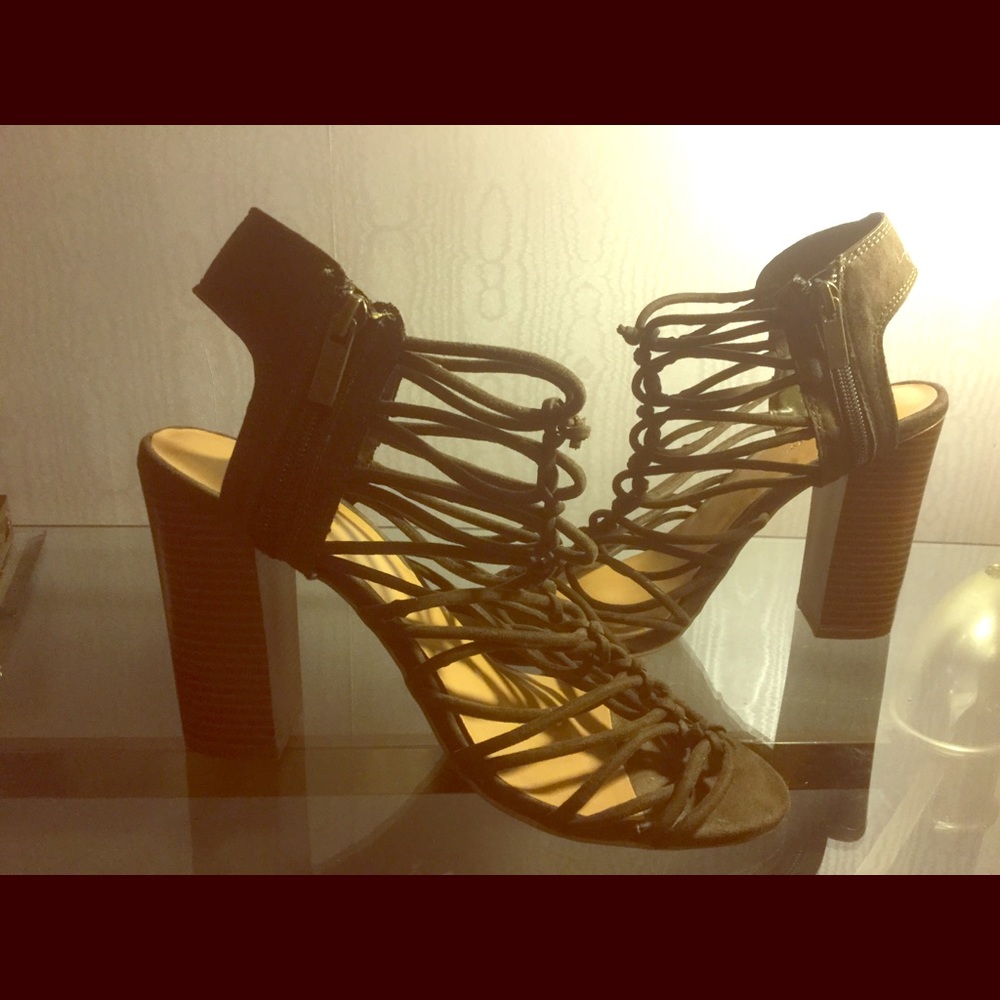 BY BAMBOO A BN STRAPPY HIGH HEEL OPEN TOE-SANDAL.